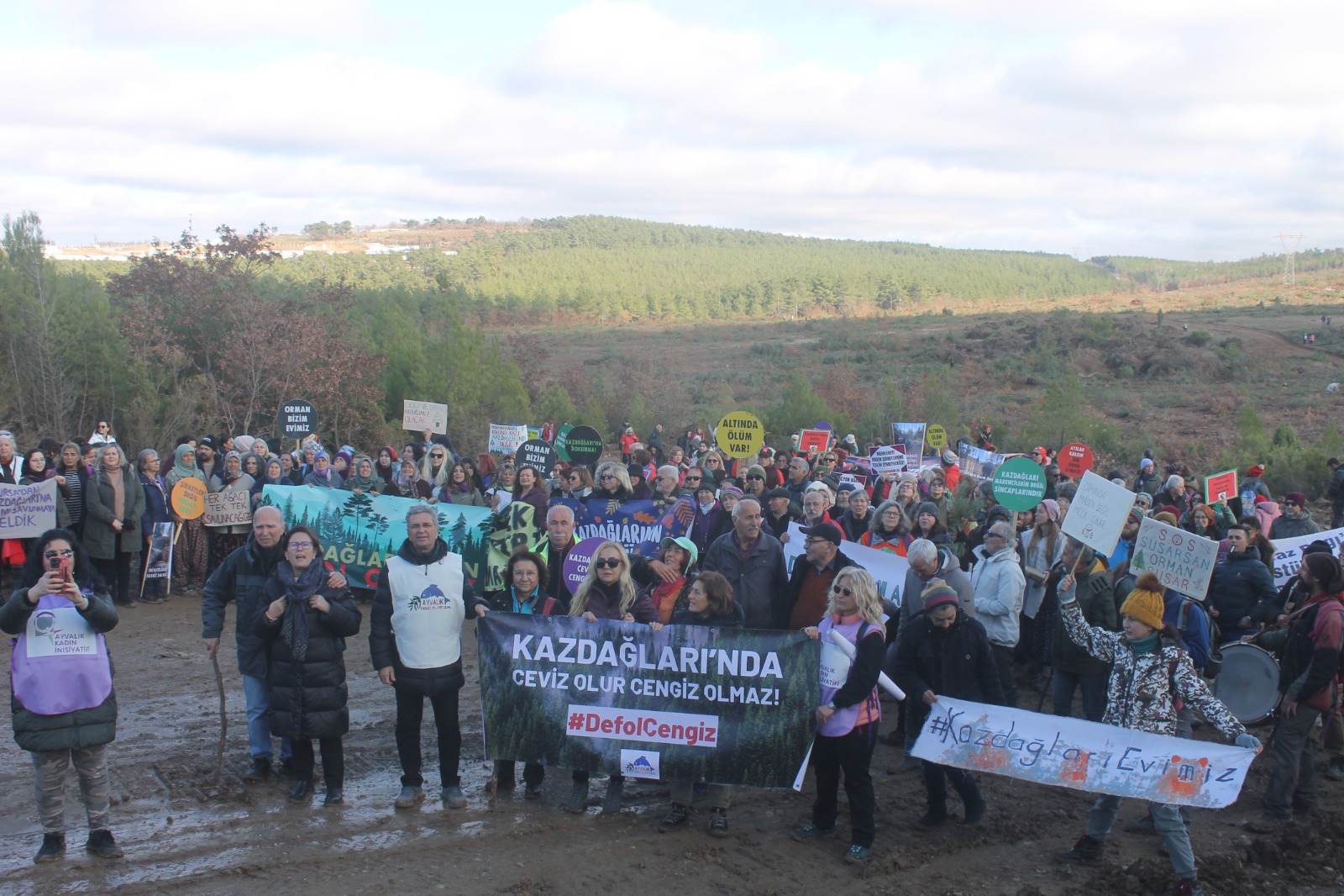 1 kadın 1000 oldu, 1 milyon ağacı keserek ‘ekokırım’a başlayan şirkete ”dur” dedi!