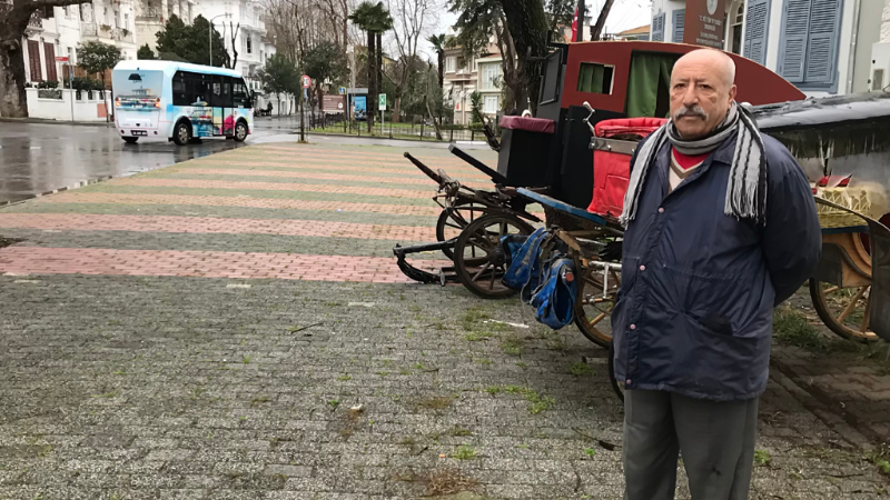 İmamoğlu’nun ‘detone’ dediği emekli Rıdvan Yalın musiki korosunda korist çıktı! Ve öyle bir karşılık verdi ki…