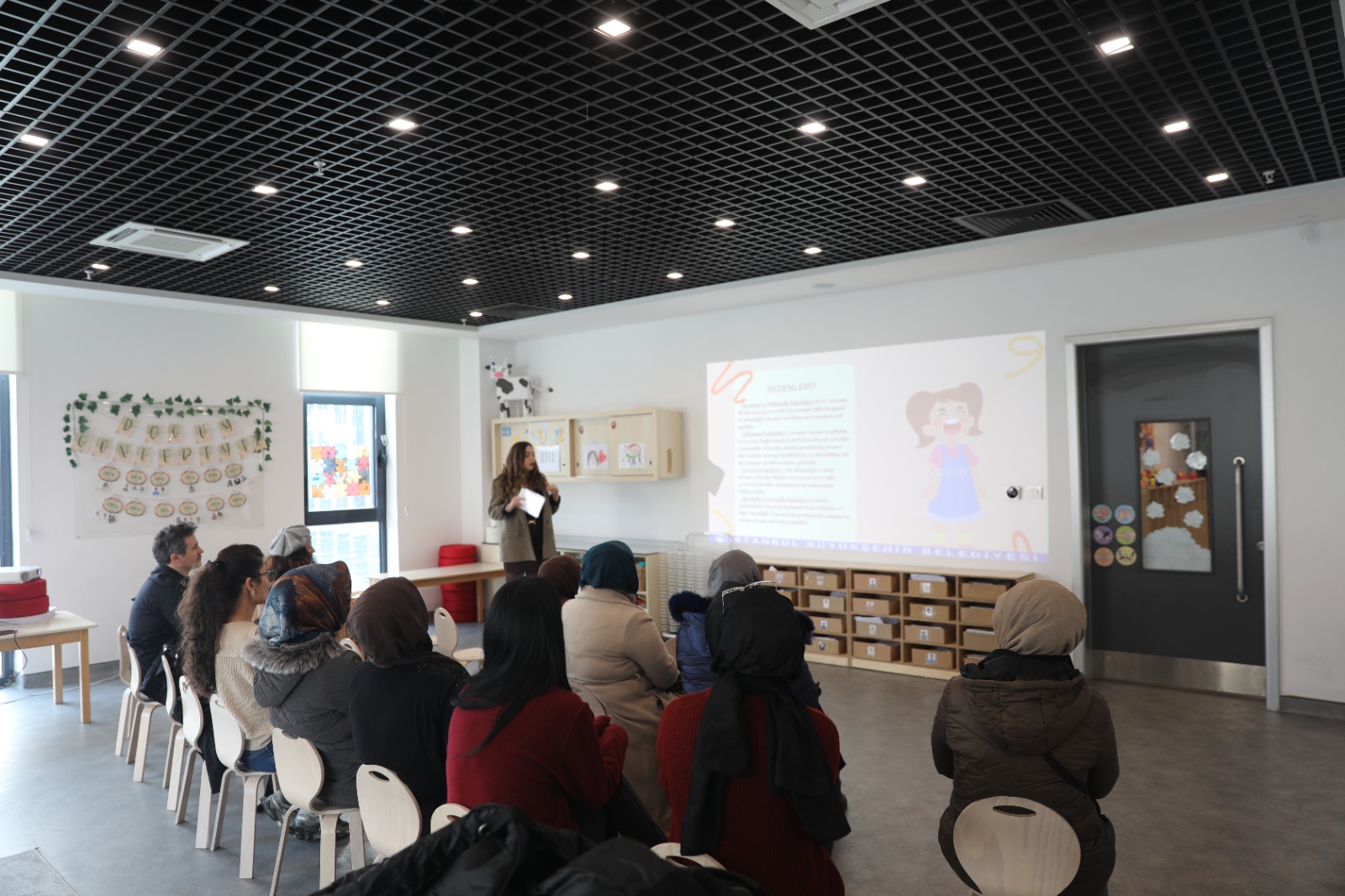 Çocukların değil anne ve babaların okulu açıldı